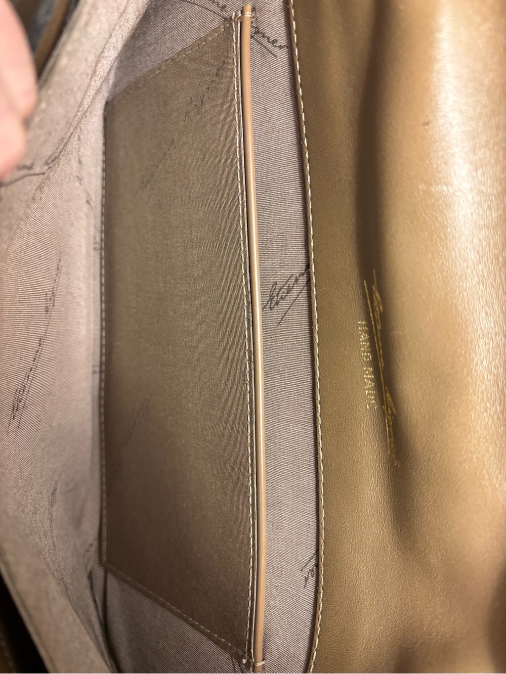 🎉BOGO 1/2🎉 Vintage Etienne Aigner Tan Leather Flap Crossbody Bag - Picture 6 of 9